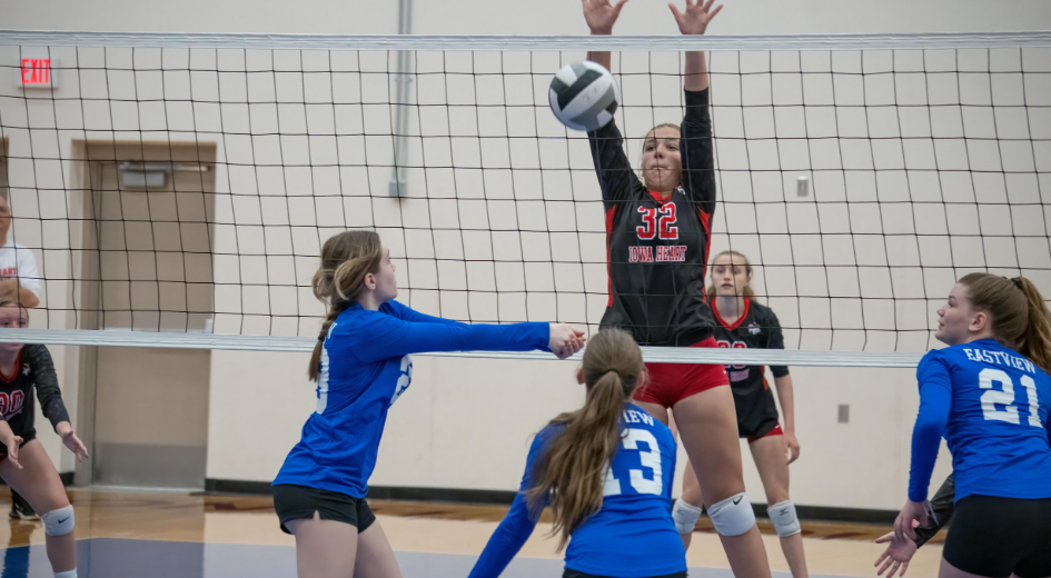 Розпочала роботу спортивна секція з волейболу для дівчат